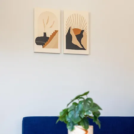 Adorable Modern 2 Peraía